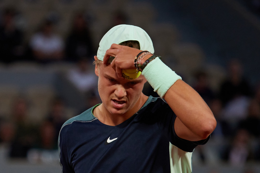 而她的出现 而她的出现